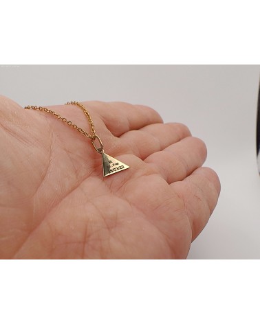 pendentif triangle demi pouce en or 3
