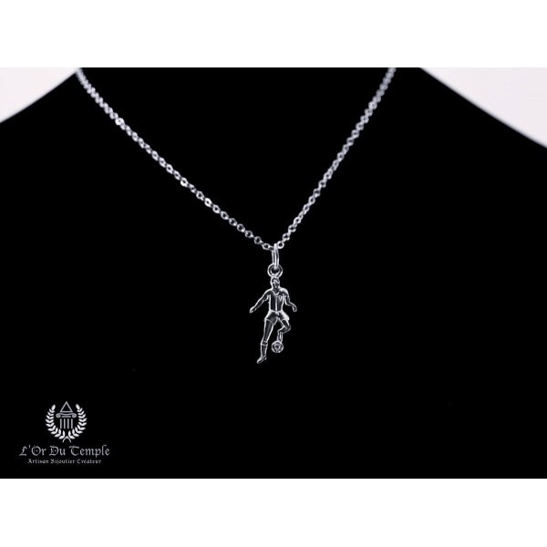 pendentif joueur de foot en argent