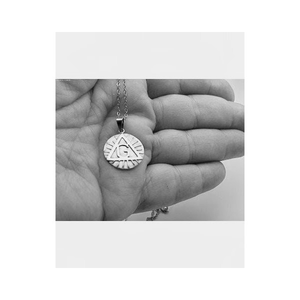 Médaille triangle lettre g